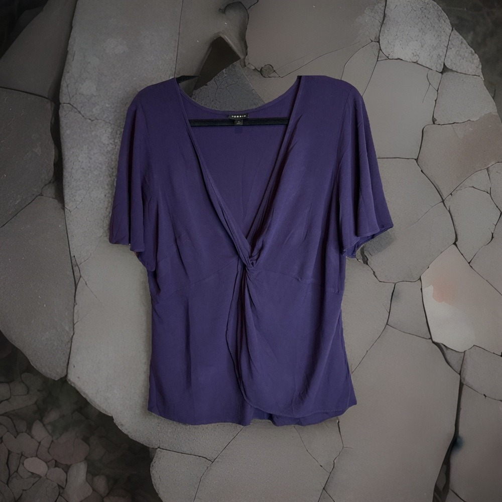 Torrid Purple Twist Front V Neck Top Short Sleeve Knit Size 1 XL 14 16